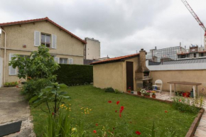 Family house with garden in Courbevoie